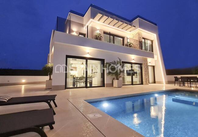 Torre Pacheco'da Prestijli Bir Sitede Modern Villalar 8