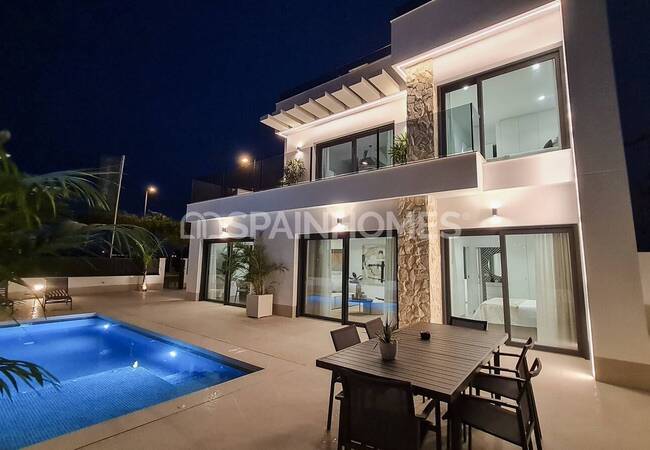 Torre Pacheco'da Prestijli Bir Sitede Modern Villalar 10