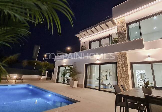 Torre Pacheco'da Prestijli Bir Sitede Modern Villalar 12