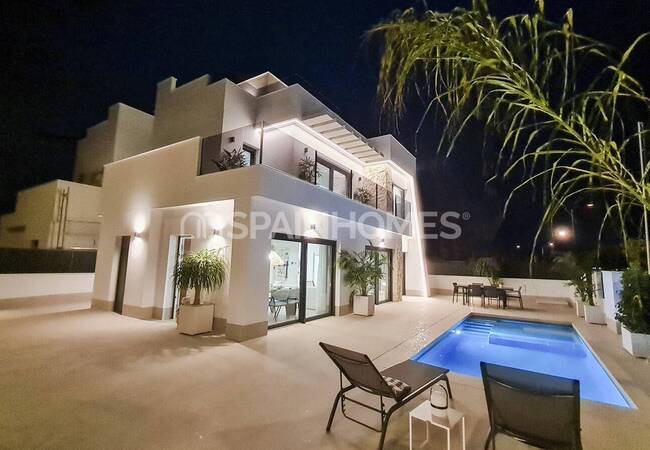 Torre Pacheco'da Prestijli Bir Sitede Modern Villalar 14