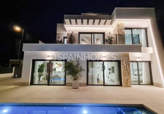 Torre Pacheco'da Prestijli Bir Sitede Modern Villalar 15