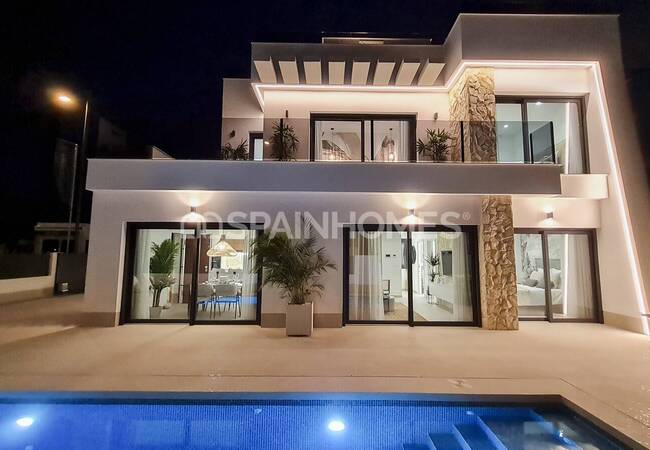 Torre Pacheco'da Prestijli Bir Sitede Modern Villalar 16