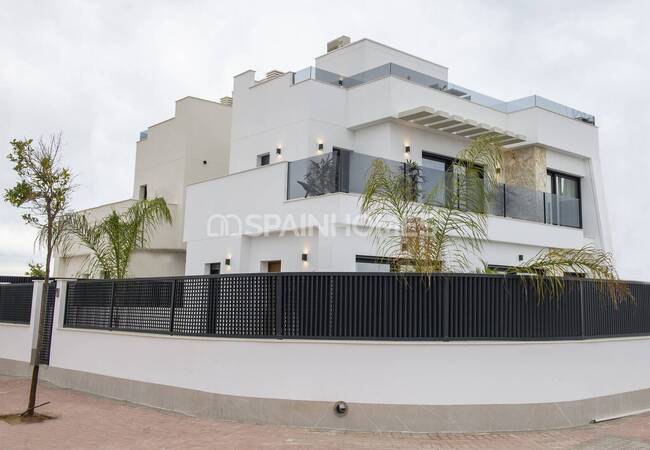 Torre Pacheco'da Prestijli Bir Sitede Modern Villalar 5