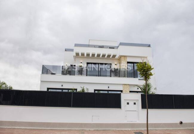 Torre Pacheco'da Prestijli Bir Sitede Modern Villalar 6