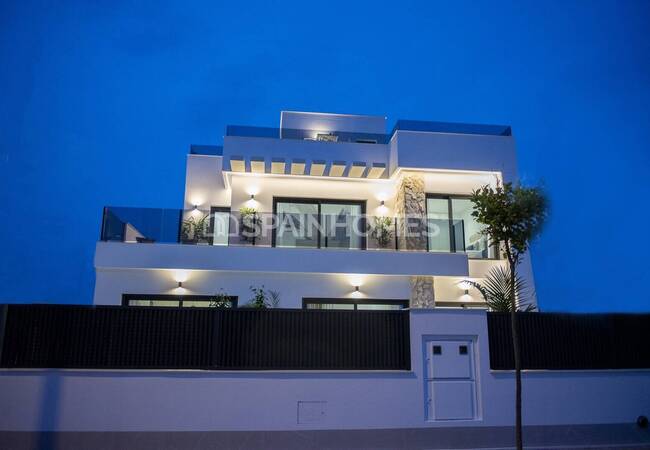 Torre Pacheco'da Prestijli Bir Sitede Modern Villalar 17