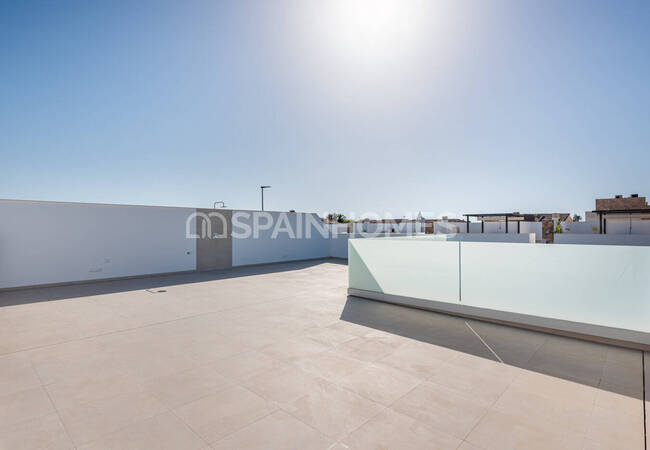 Los Alcázares'te Sahile Yakın Konumda Modern Evler 13