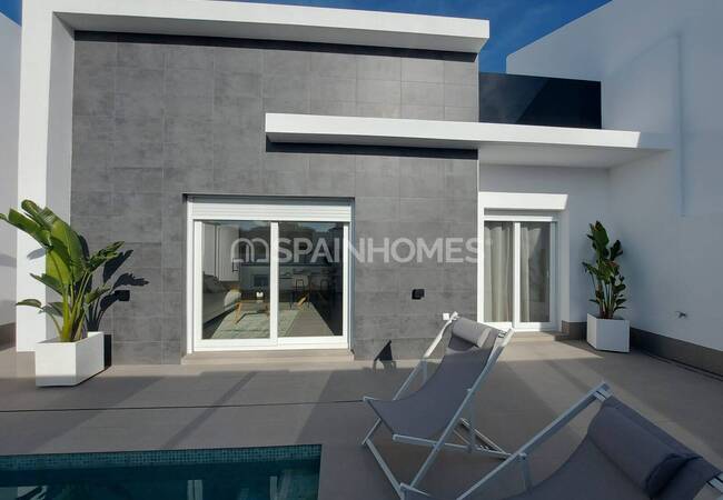 Contemporary Bungalows with Private Pools in Roldán, Murcia