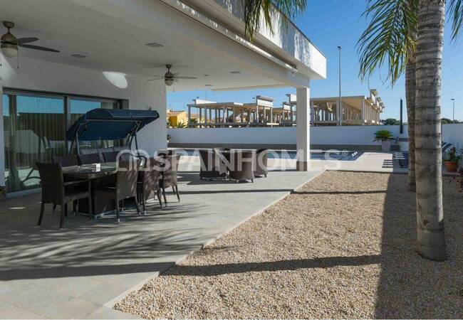 Detached Villa with Pool Near the Sea in San Pedro Del Pinatar 4