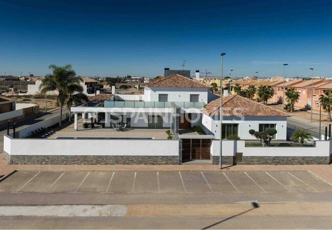 Detached Villa with Pool Near the Sea in San Pedro Del Pinatar 1