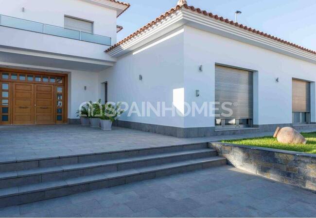 Detached Villa with Pool Near the Sea in San Pedro Del Pinatar 2