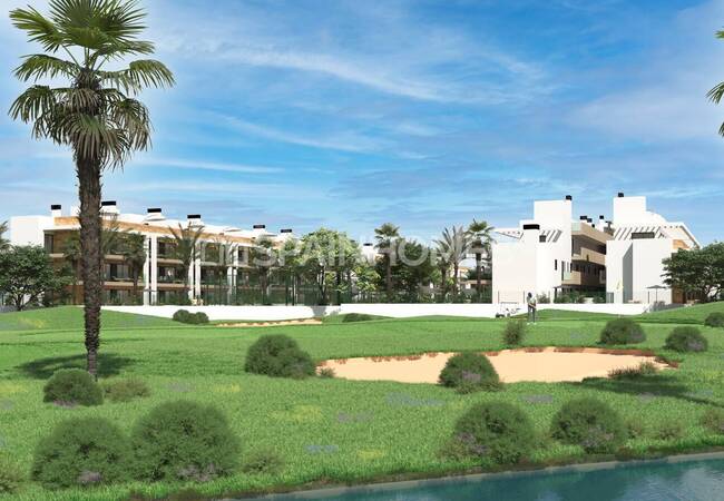 Los Alcázares'te Denize Yakın Şık Tasarımlı Golf Daireleri 4