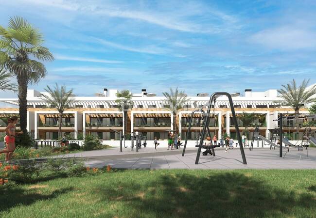 Los Alcázares'te Denize Yakın Şık Tasarımlı Golf Daireleri 2