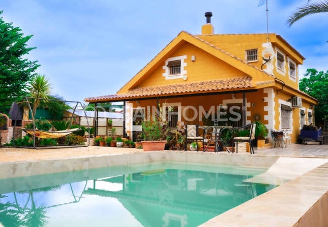 Detached Ready-to-move House with Swimming Pool in Murcia 1