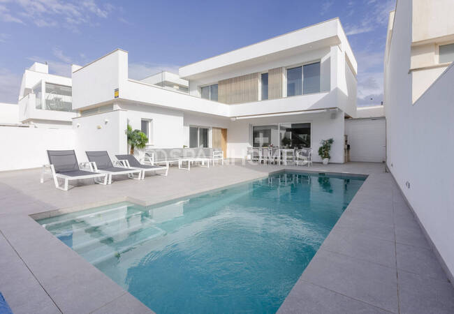 Villas with Pool in an Advantageous Location in San Javier