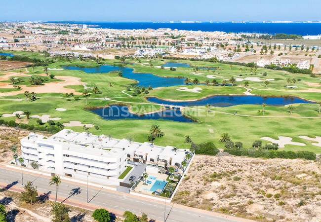 2 and 3-bedroom Flats with Pool Near the Golf Club in Los Alcazares 2