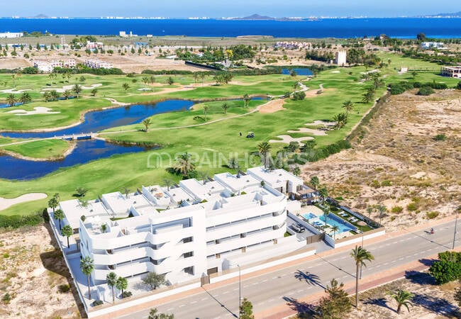 2 and 3-bedroom Flats with Pool Near the Golf Club in Los Alcazares 3