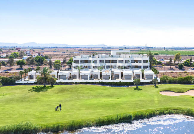 2 and 3-bedroom Flats with Pool Near the Golf Club in Los Alcazares 5