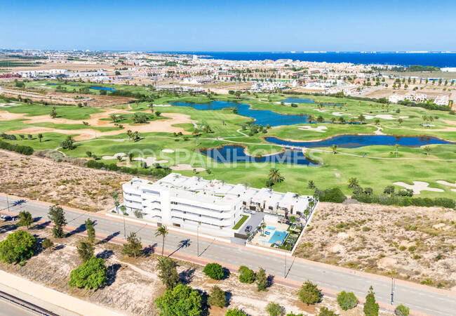 2 and 3-bedroom Flats with Pool Near the Golf Club in Los Alcazares 4