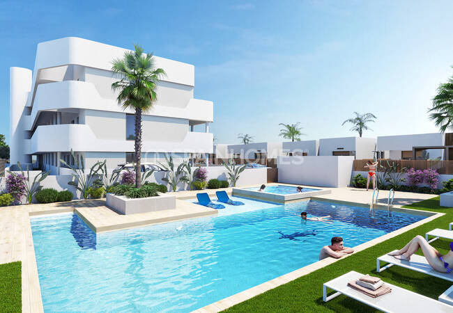 2 and 3-bedroom Flats with Pool Near the Golf Club in Los Alcazares 7