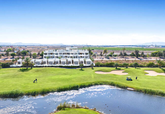 2 and 3-bedroom Flats with Pool Near the Golf Club in Los Alcazares 6
