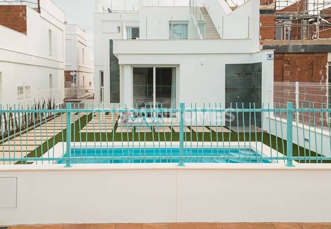 3-bedroom Villas with Pools and Parking in Los Alcázares Murcia 4