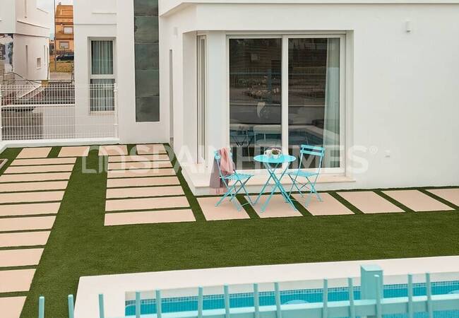 3-bedroom Villas with Pools and Parking in Los Alcázares Murcia 7