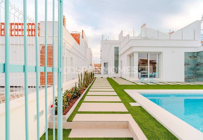 3-bedroom Villas with Pools and Parking in Los Alcázares Murcia 2