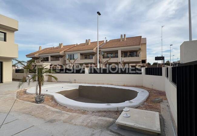 Elegant Villa for Sale Near San Pedro Del Pinatar Beaches 10