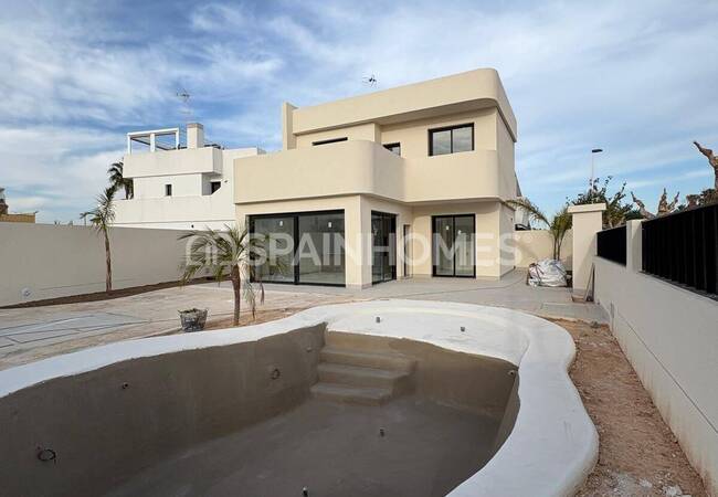 Elegant Villa for Sale Near San Pedro Del Pinatar Beaches 8