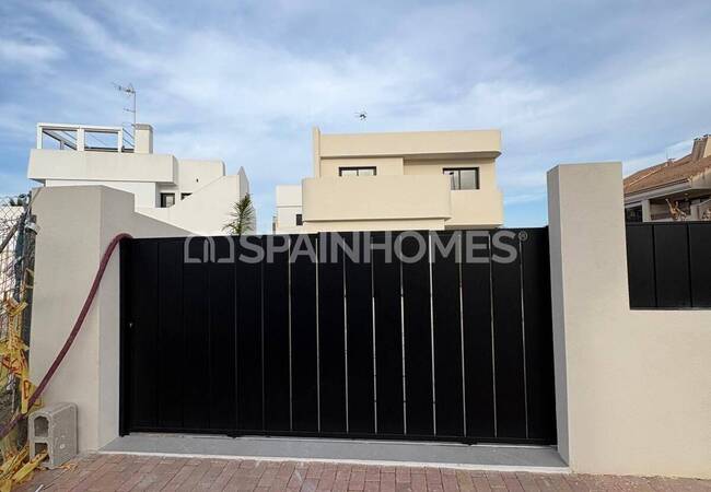 Elegant Villa for Sale Near San Pedro Del Pinatar Beaches 3