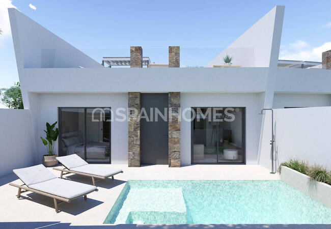 2-bedroom Golf Houses with Pools in Roldán