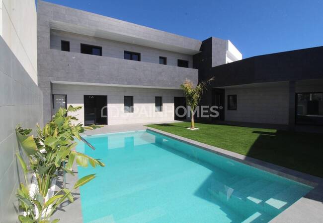 Элегантная вилла с 5 спальнями на продажу в Сан-Педро-дель-Пинатар 1