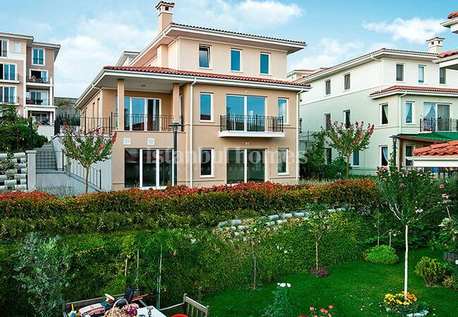 Виллы на Продажу с Видом на Море в Бейликдюзю 2