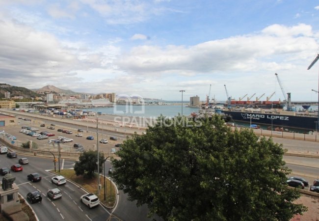 Malaga'da Merkezi Konumda Deniz Manzaralı Ferah Daire 2