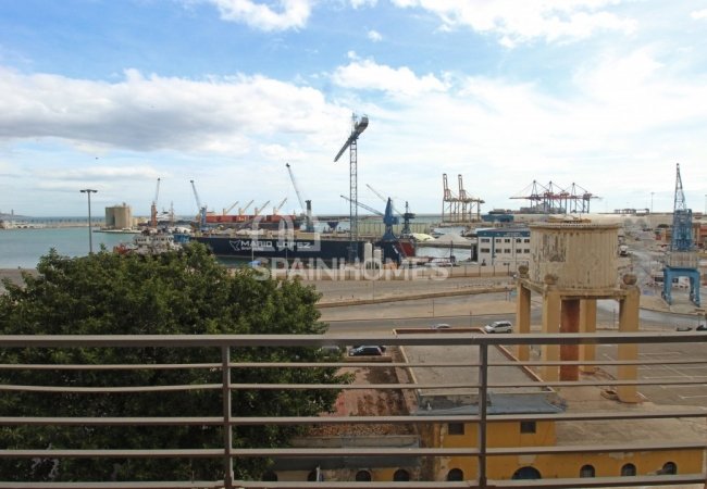 Malaga'da Merkezi Konumda Deniz Manzaralı Ferah Daire 4