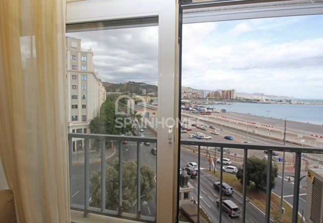 Malaga'da Merkezi Konumda Deniz Manzaralı Ferah Daire 33