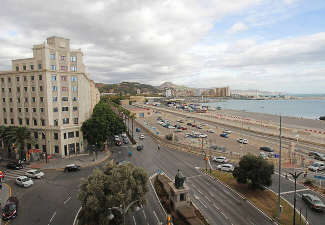 Centrally Located Spacious Apartment with Sea Views in Malaga 1