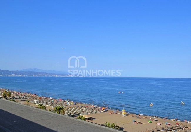 Beachfront Apartment in a Great Location in Torremolinos 3