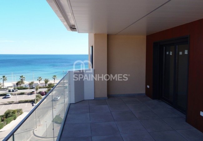 Alicante’de Ayrıcalıklı Konumda Denize Sıfır Lüks Daireler 1