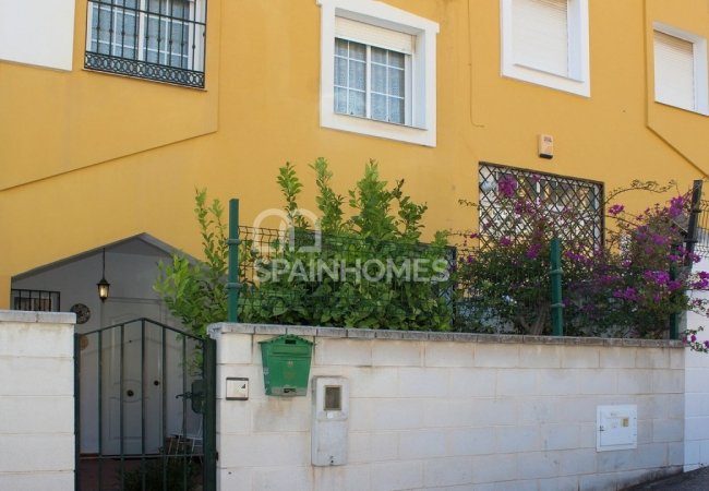 Benalmadena'da Uygun Fiyatlı 3 Katlı Yarı Müstakil Ev 7