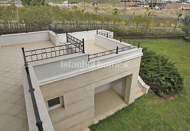 Uniquely Designed Beylikduzu Houses Next to the Marina 9