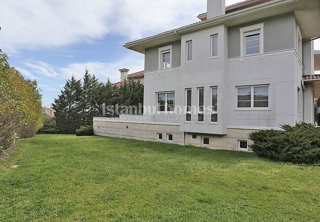 Uniquely Designed Beylikduzu Houses Next to the Marina 2