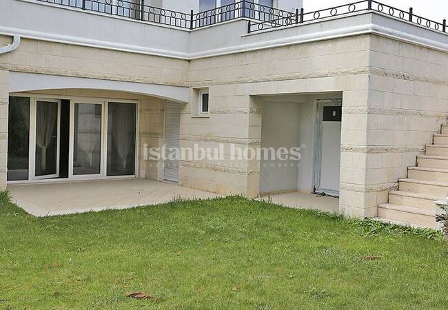 Uniquely Designed Beylikduzu Houses Next to the Marina 3