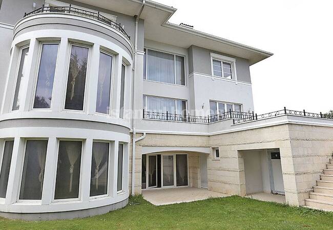 Uniquely Designed Beylikduzu Houses Next to the Marina 4