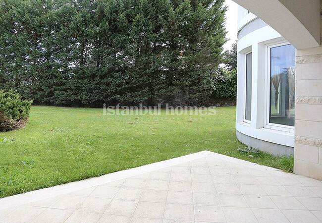 Uniquely Designed Beylikduzu Houses Next to the Marina 12