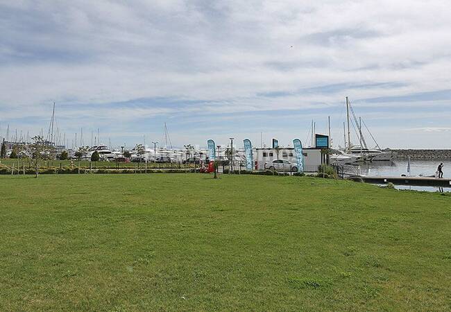 Uniquely Designed Beylikduzu Houses Next to the Marina 13