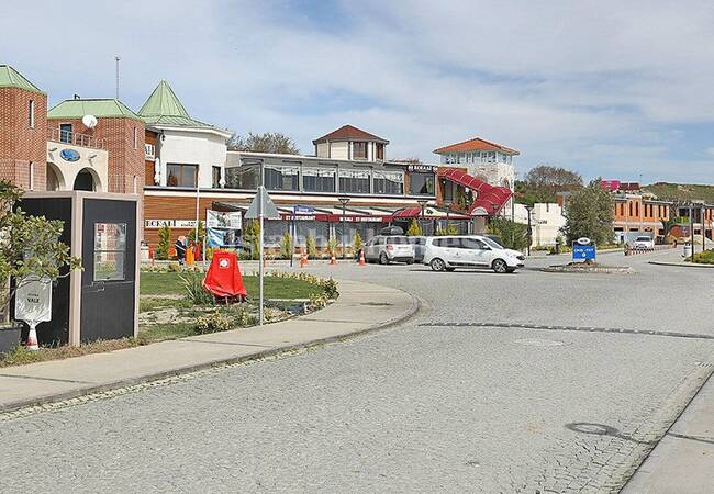 Uniquely Designed Beylikduzu Houses Next to the Marina 14