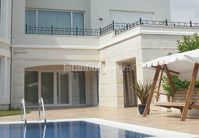 Uniquely Designed Beylikduzu Houses Next to the Marina 18