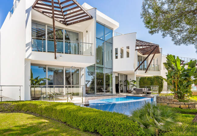 Luxury Villas with Private Pool in Sierra Blanca, Marbella 1