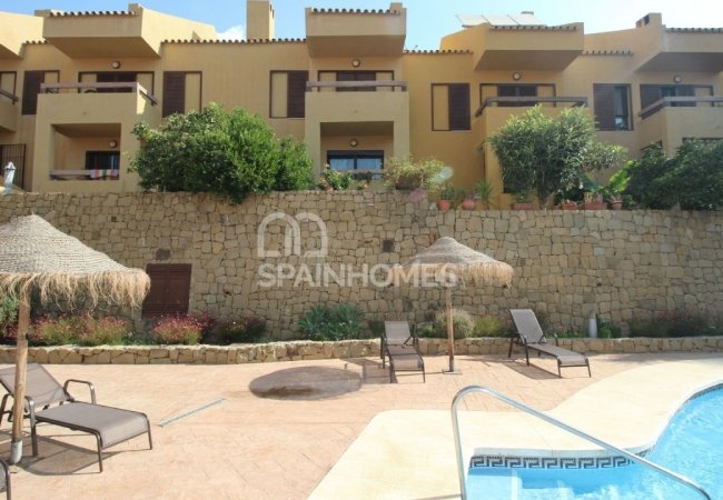 3-Этажные Таунхаусы в Фуэнхироле с Удобным Доступом к Шоссе 3